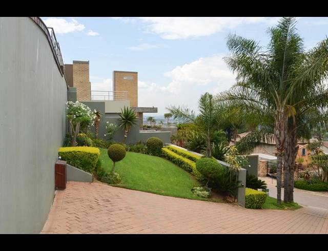 5 BEDROOM HOUSE FOR SALE IN FEATHERBROOKE ESTATE